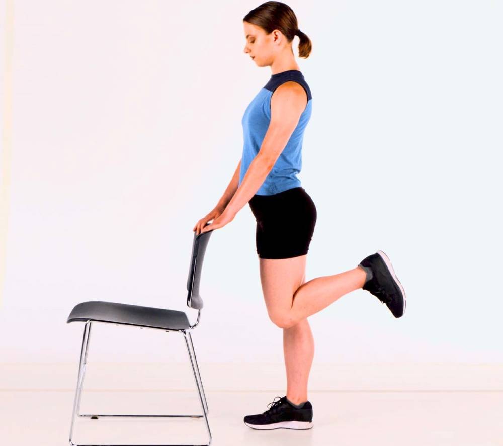 تمرین Standing Hamstrings برای قفل شدن زانو 